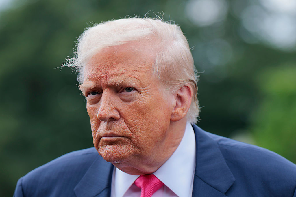 Trump wstrzymuje decyzję w sprawie AI. Co się za tym kryje?